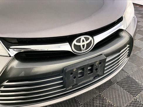 Used 2017 Toyota Camry LE image 32