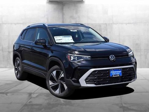 New 2026 Volkswagen Taos SE AWD/4WD image 2