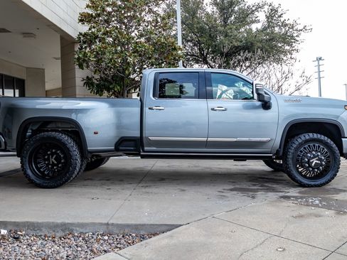 Used 2024 Chevrolet Silverado 3500 High Country w/ High Country Premium Package image 11