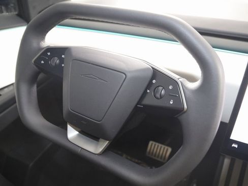 Used 2024 Tesla Cybertruck AWD Crew Cab image 40