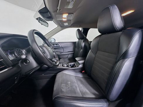 Used 2024 Mitsubishi Outlander SE Black Edition image 13