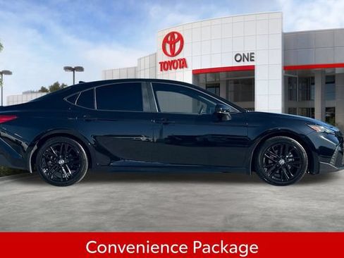 Used 2025 Toyota Camry SE w/ Convenience Package FWD image 3