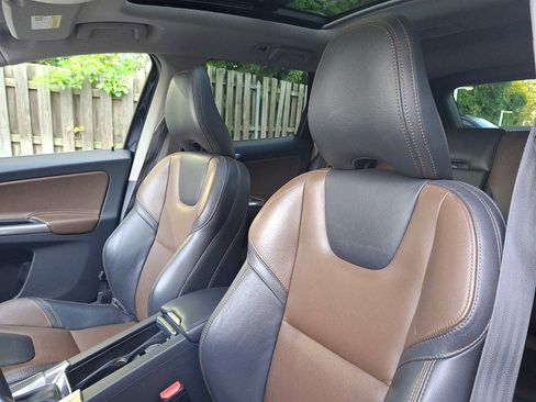 Used 2017 Volvo XC60 T6 Dynamic w/ Preferred Option Package AWD/4WD image 10