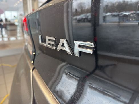 Used 2022 Nissan Leaf S image 10