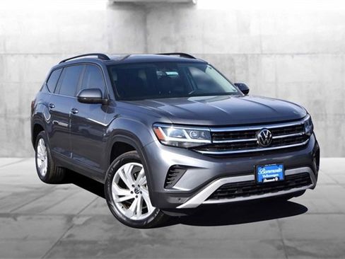 Certified 2023 Volkswagen Atlas SE w/ Panoramic Sunroof Package image 2