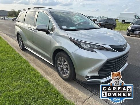 Used 2024 Toyota Sienna XLE image 13