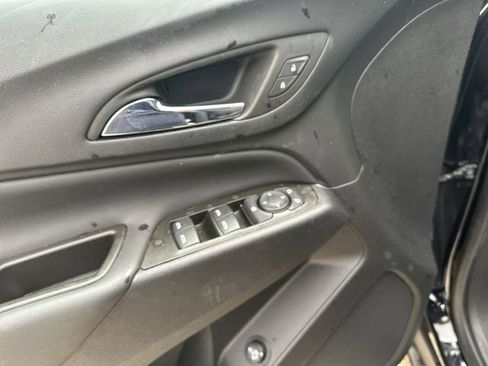 Used 2023 Chevrolet Equinox LT image 25