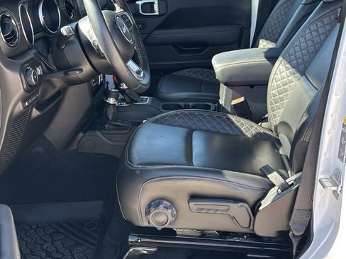 Used 2023 Jeep Wrangler Unlimited Sahara image 9