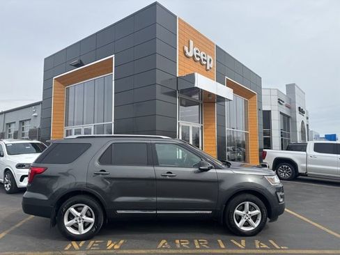 Used 2016 Ford Explorer XLT w/ Equipment Group 202A image 1