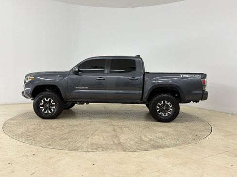 Used 2020 Toyota Tacoma TRD Off-Road w/ Technology Package AWD/4WD image 2