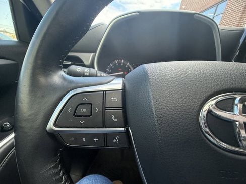 Used 2020 Toyota Highlander XLE image 23