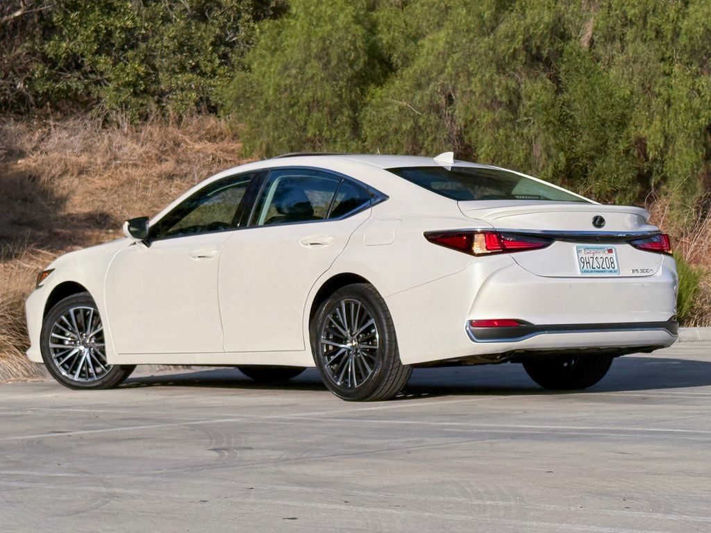 Certified 2024 Lexus ES 300h w/ Premium Package FWD image 2