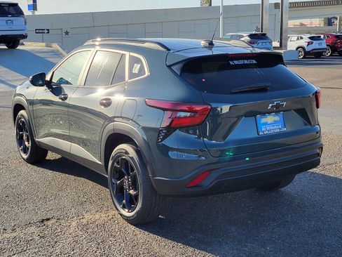 New 2026 Chevrolet Trax LT w/ Midnight Edition FWD image 3
