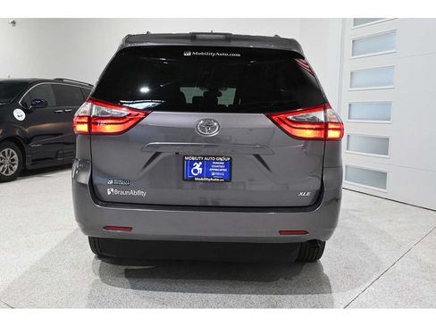 Used 2020 Toyota Sienna XLE FWD image 7