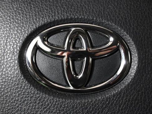 Used 2023 Toyota RAV4 XLE Premium image 35