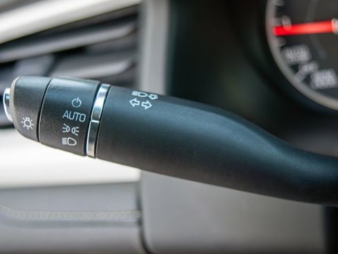 Used 2019 GMC Acadia SLE image 16