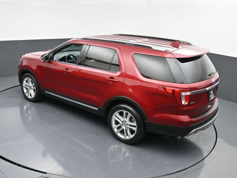 Used 2017 Ford Explorer XLT w/ Equipment Group 202A image 32