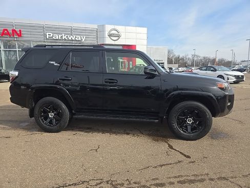 Used 2024 Toyota 4Runner TRD Off-Road image 8