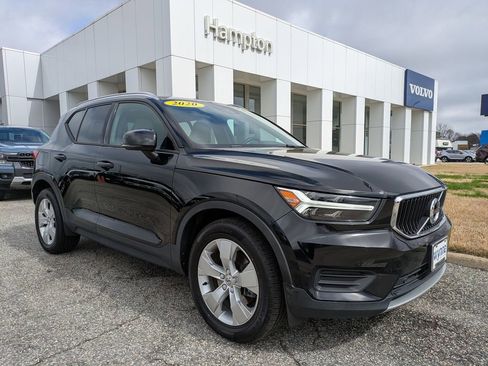 Used 2020 Volvo XC40 T4 Momentum w/ Protection Package Premier image 2