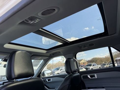 Used 2021 Ford Explorer XLT w/ Equipment Group 202A image 17