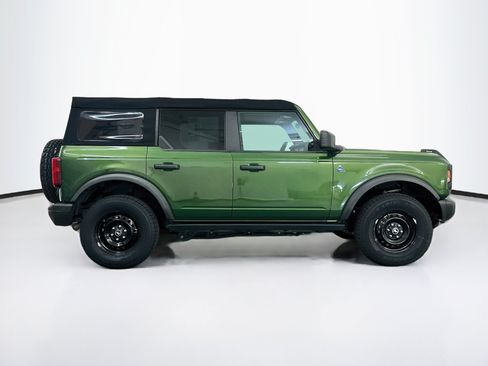 Used 2023 Ford Bronco Black Diamond AWD/4WD image 10