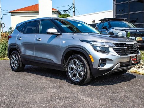 Used 2025 Kia Seltos LX AWD/4WD image 3