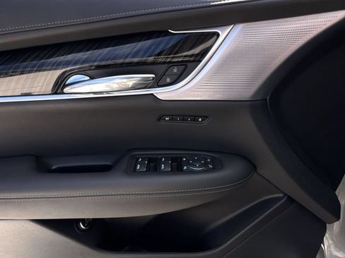 Certified 2024 Cadillac XT6 Premium Luxury FWD image 21