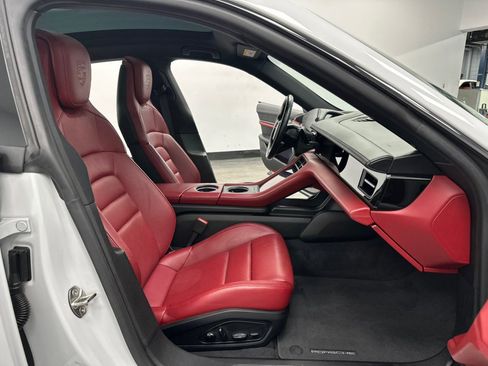 Used 2020 Porsche Taycan 4S image 32