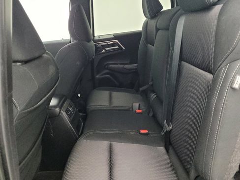 Used 2024 Mitsubishi Outlander ES FWD image 18