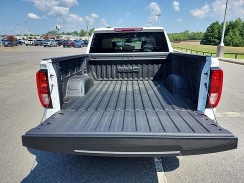 New 2026 GMC Sierra 1500 SLE image 9