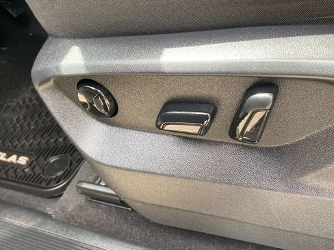 Used 2021 Volkswagen Atlas SE image 17