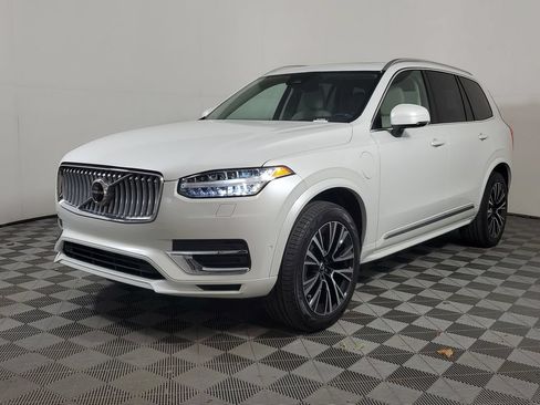 Used 2025 Volvo XC90 T8 Plus w/ Protection Package Premier AWD/4WD image 4