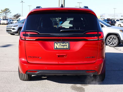 New 2026 Chrysler Pacifica Limited w/ Uconnect Theater Family Group image 6