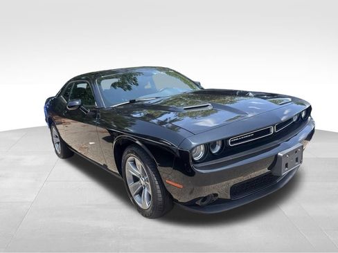 Used 2021 Dodge Challenger SXT RWD image 8
