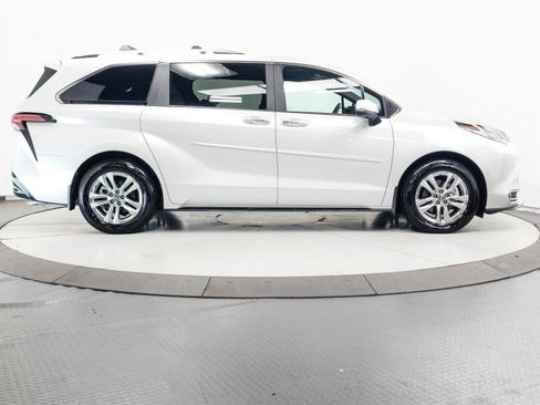 Certified 2025 Toyota Sienna Limited AWD/4WD image 14