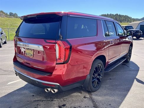 Used 2024 GMC Yukon XL Denali AWD/4WD image 5