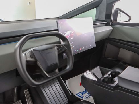 Used 2024 Tesla Cybertruck AWD Crew Cab image 20