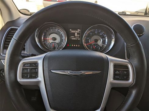 Used 2014 Chrysler Town & Country Touring-L w/ Driver Convenience Group image 23