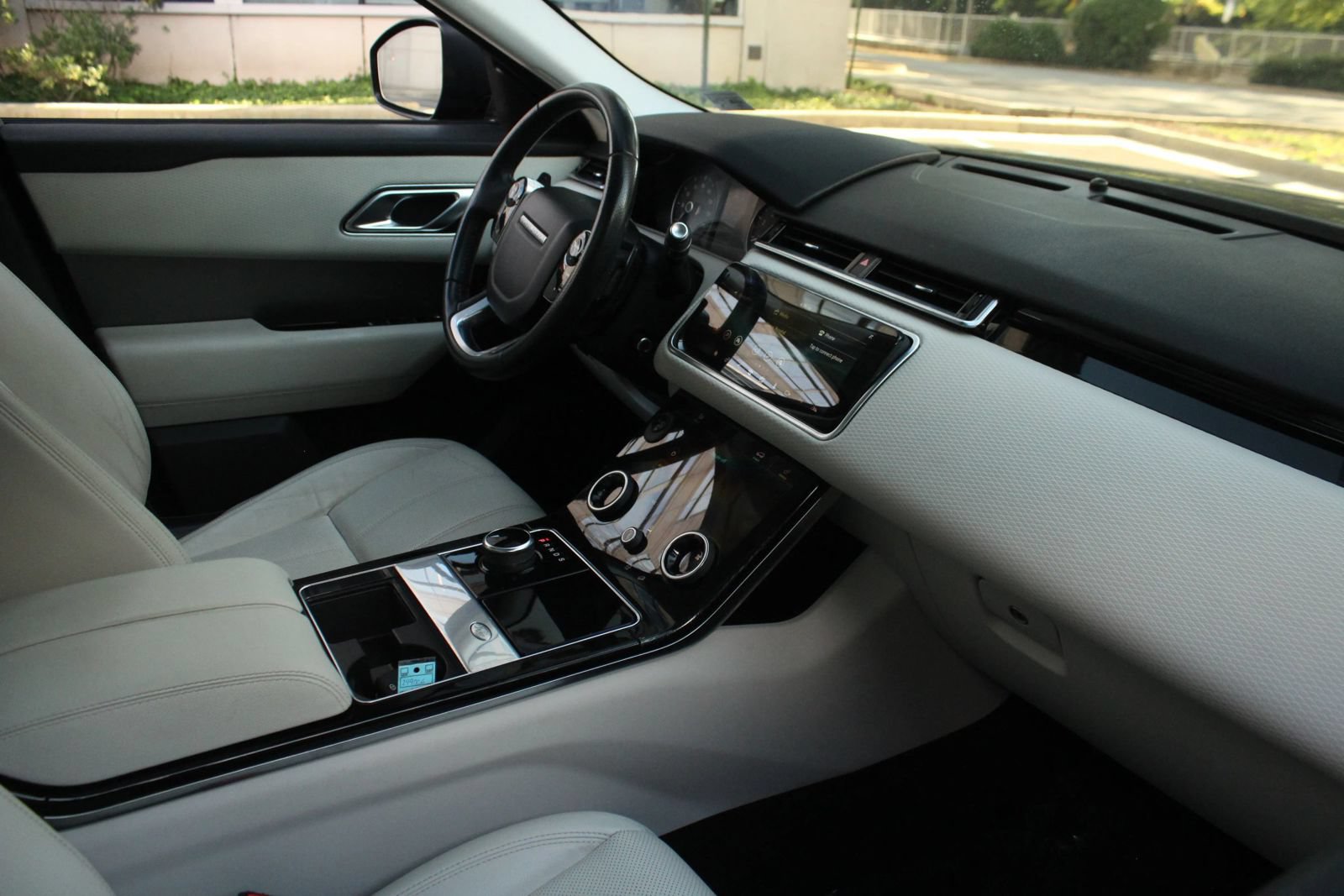 Used 2020 Land Rover Range Rover Velar S AWD/4WD image 27