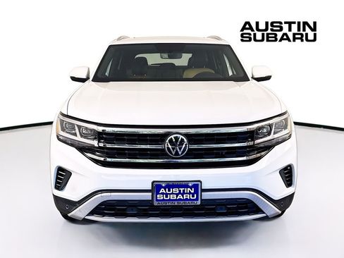Used 2022 Volkswagen Atlas Cross Sport SE FWD image 2