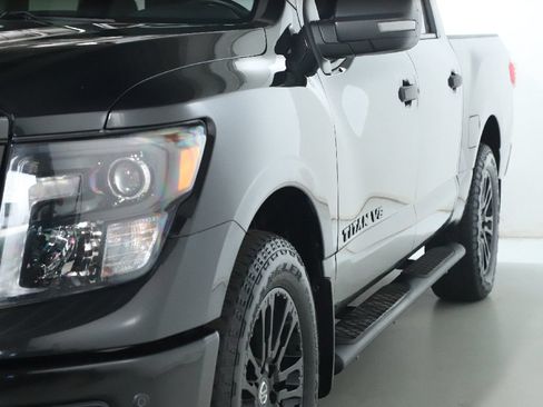 Used 2019 Nissan Titan SV w/ SV Convenience Package AWD/4WD image 5