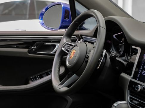 Used 2023 Porsche Macan Turbo AWD/4WD image 18