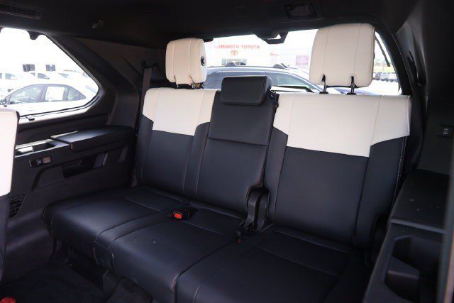 Used 2025 Toyota Sequoia Capstone AWD/4WD image 28