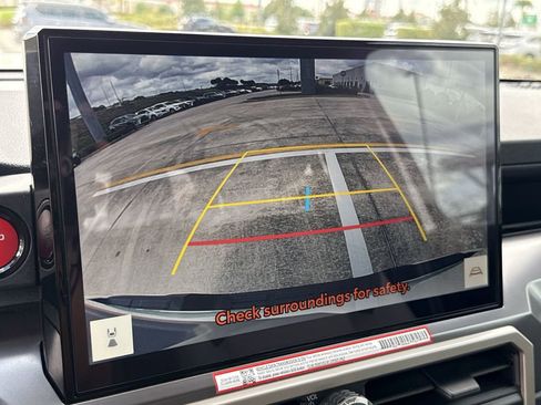 Used 2024 Toyota Tacoma TRD Sport w/ TRD Sport Upgrade Package image 24