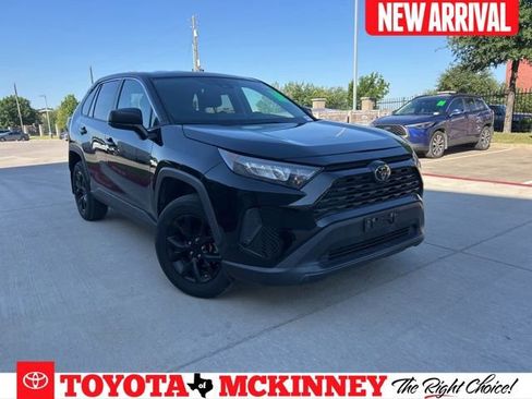 Used 2022 Toyota RAV4 LE FWD image 1