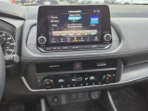 Used 2024 Nissan Rogue SV w/ SV Premium Package image 8