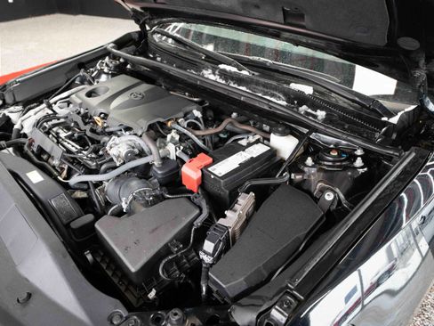 Used 2024 Toyota Camry SE image 32