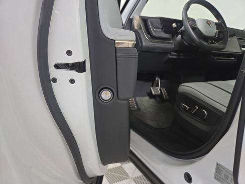 Used 2024 Rivian R1S Adventure AWD/4WD image 32