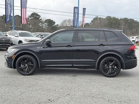 Used 2023 Volkswagen Tiguan SE R-Line image 22