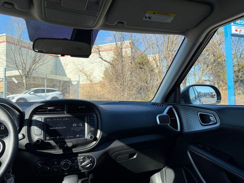 Used 2025 Kia Soul LX w/ LX Technology Package image 33